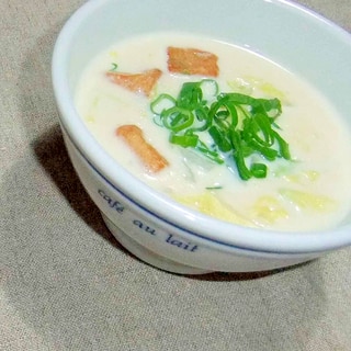 白菜厚揚げの豆乳スープ